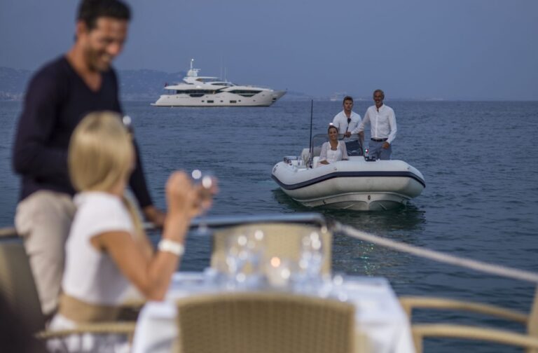 Sunseeker 116 - Evening
