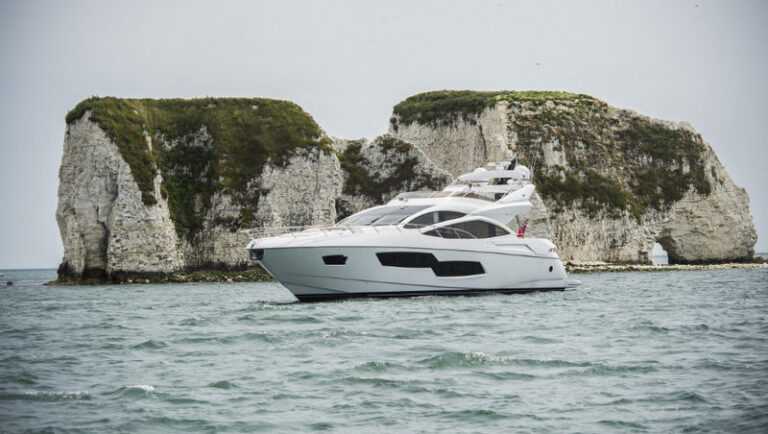 Sunseeker 80 Luxury Sport Yacht