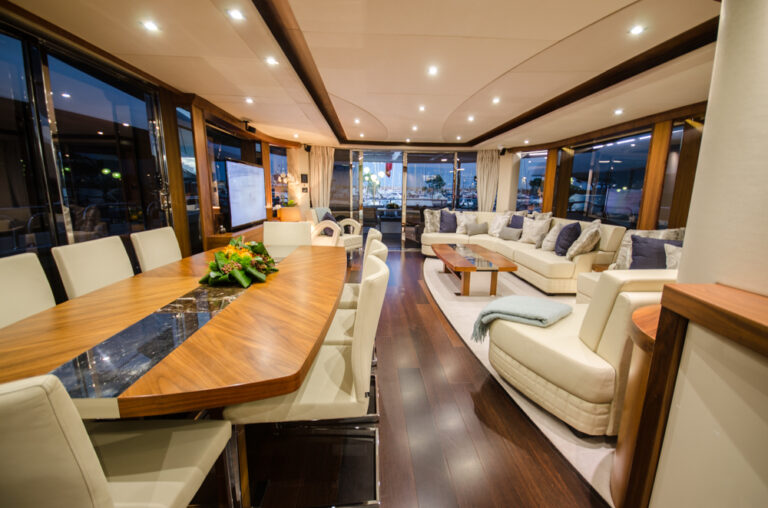 Sunseeker OASIS - Salon view aft