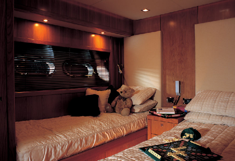 Sunseeker Predator 108 - Twin Guest Cabin
