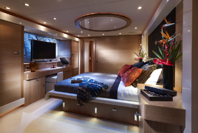 Sunseeker Predator 130 Yacht - Double Cabin
