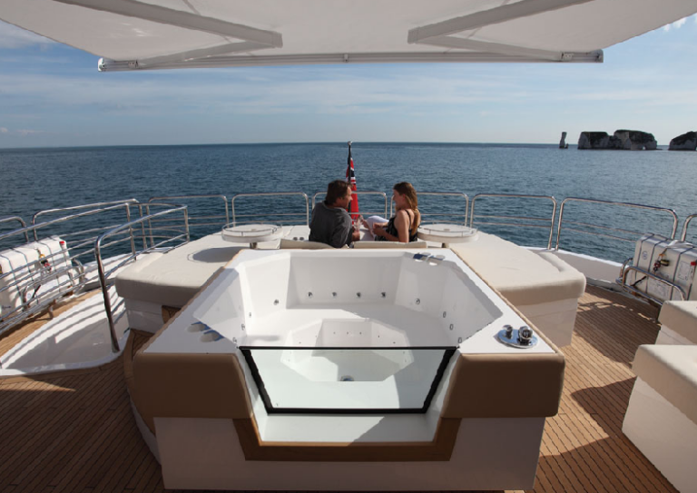 Sunseeker Predator 130 Yacht - Spa Pool