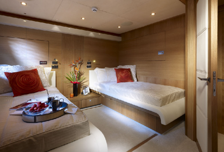 Sunseeker Predator 130 Yacht - Twin Cabin