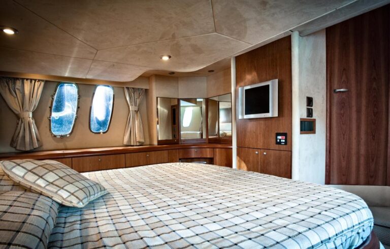 Sunseeker Predator 61 LEO -  Master Cabin 2