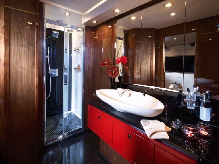 Sunseeker Predator 84 ALVIUM - Master Ensuite