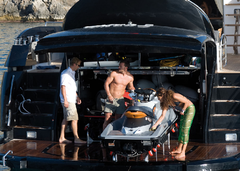 Sunseeker Predator 92 Sport - Garage