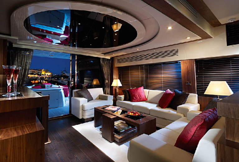 Sunseeker Predator 92 Sport - Main Saloon