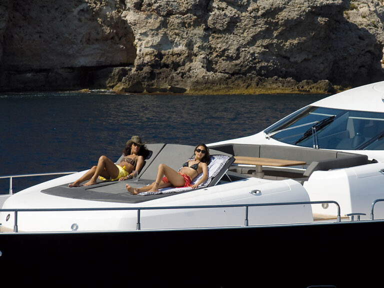 Sunseeker Predator 92 - Sunpads On Foredeck