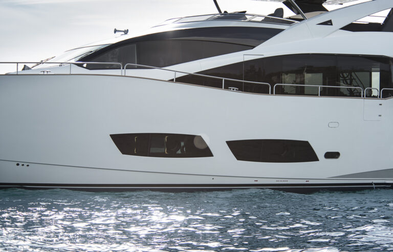 Sunseeker TWENTY EIGHT - Hull detail