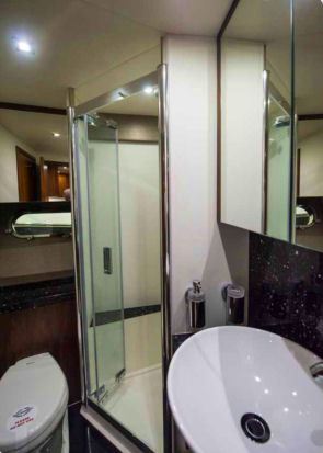 Sunseeker Yacht FAB 2 -  Guest Ensuite