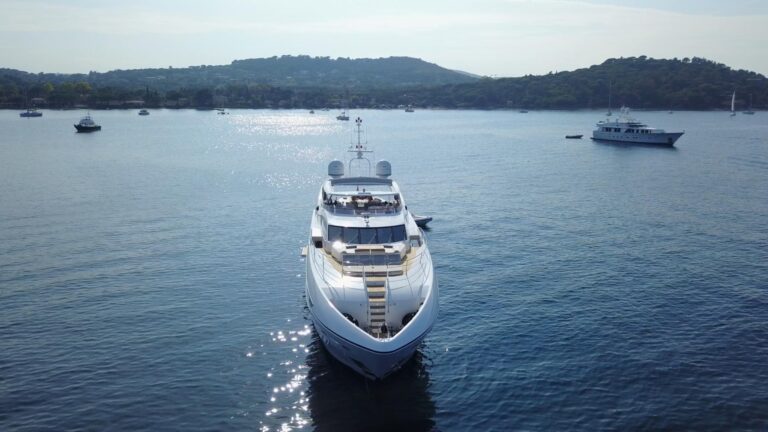 Sunseeker Motor Yacht MAORO - Bow Shot