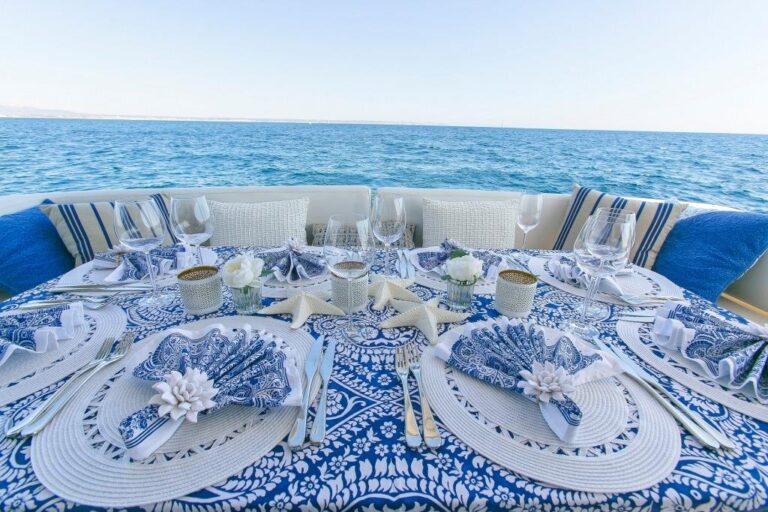 Sunseeker yacht 73M - Dining table scape
