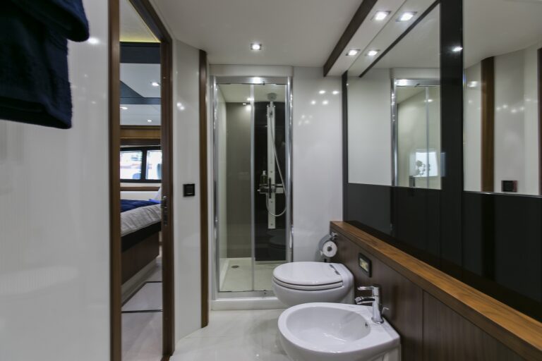 Sunseeker yacht 73M - Master ensuite