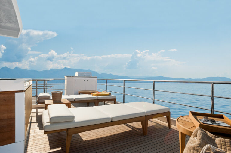 Super Yacht Azimut Grande 95RPH Flybridge