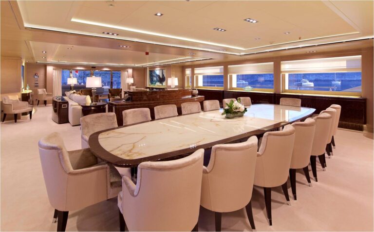 Super Yacht O'PARI3 - Dining
