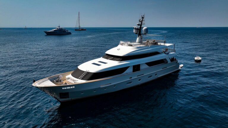 Super Yacht TINY WAVE