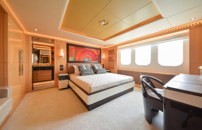 Super yacht Majesty 155 - Double Guest Stateroom