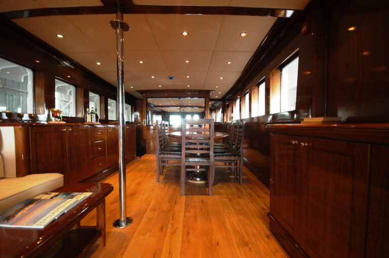 saloon