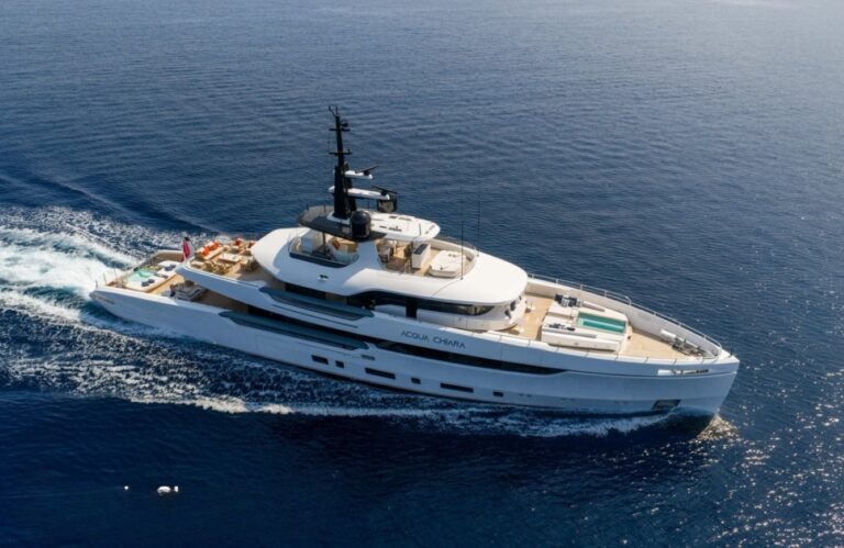 Superyacht ACQUA CHIARA