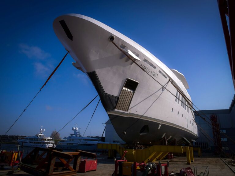 Superyacht AMELS 200