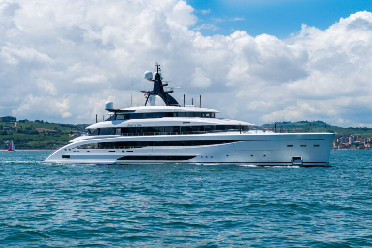 Superyacht AMOR A VIDA