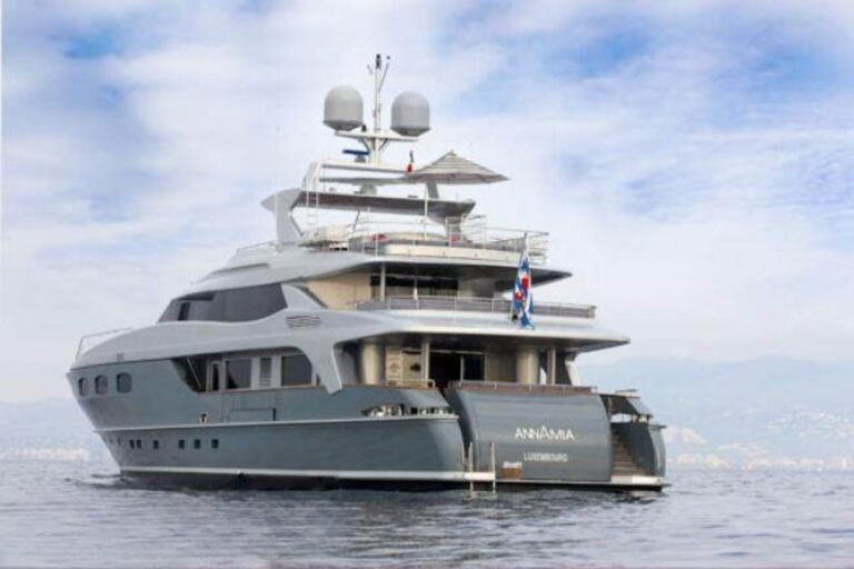 Superyacht ANNAMIA