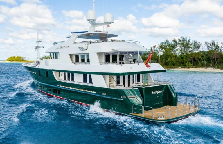 Superyacht ARYA