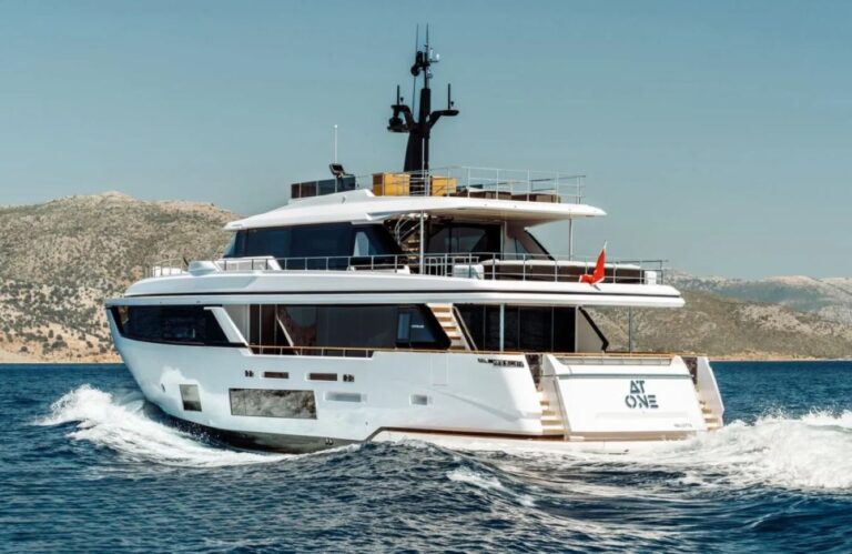 Superyacht AT ONE