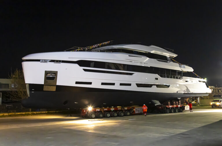 Superyacht ATTITUDE