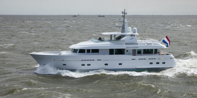 Charter yacht BELLE DE JOUR