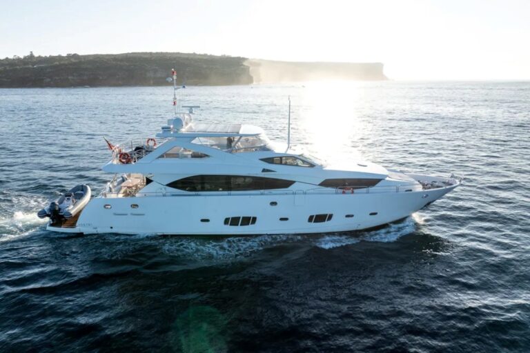 Superyacht CHAOS