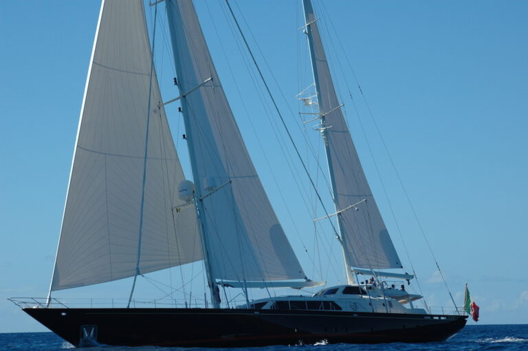 Superyacht CLAN VI