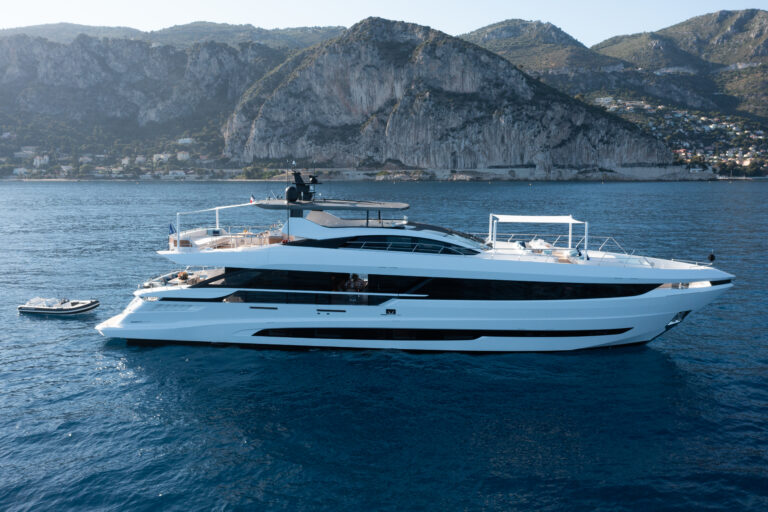 Superyacht DOPAMINE