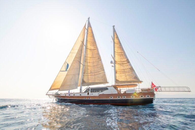 Superyacht DRAGONFLY