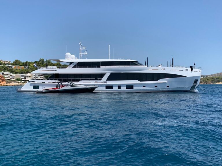 Superyacht Fifty-Five