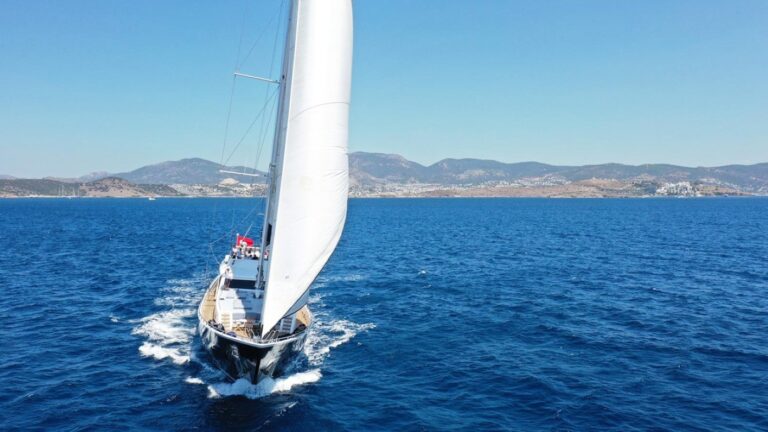 Superyacht CANARIA