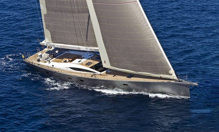 Superyacht HUAYRA