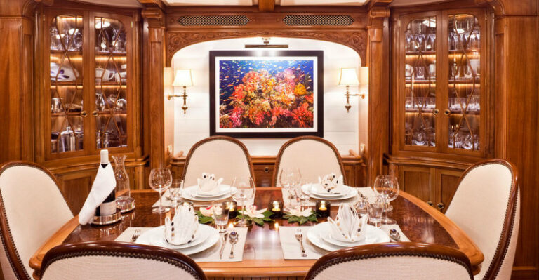 Superyacht Hanuman - Dining