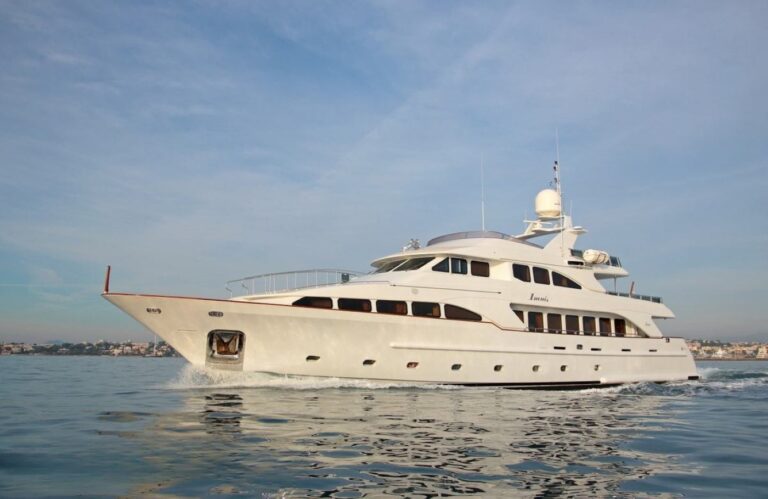 Superyacht INOUIS