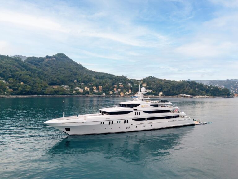 Superyacht JOIA THE CROWN JEWEL