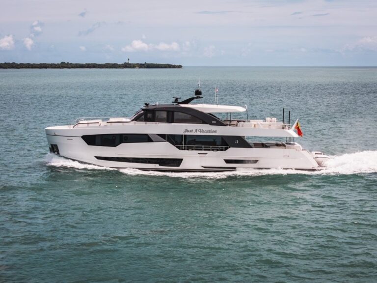 Superyacht JUST A VACATION
