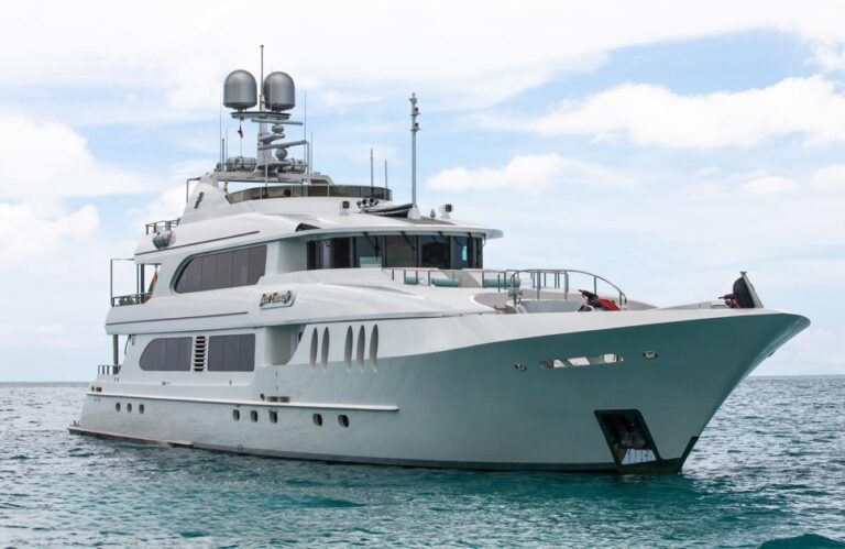 Superyacht JUST ENOUGH