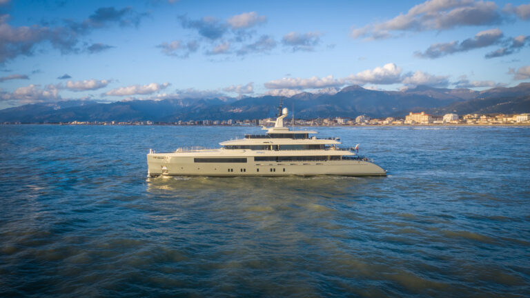 Superyacht KATHRYN