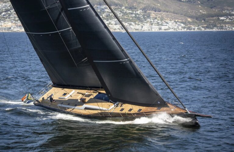 Superyacht KIBOKO 4