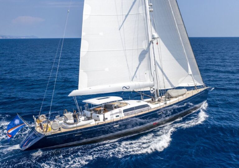 Superyacht LADY 8