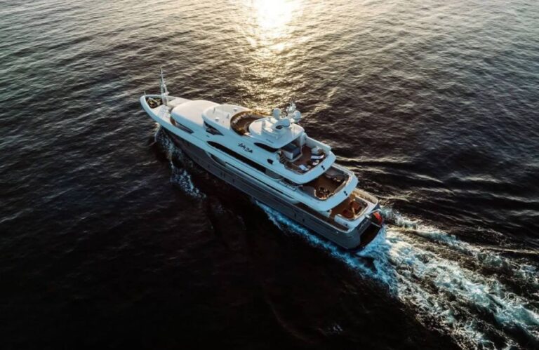 Superyacht LADY BETH