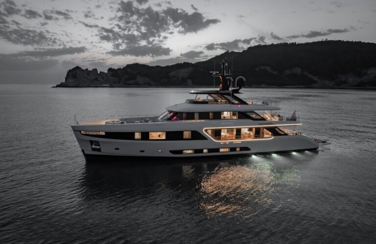 Superyacht LEGEND