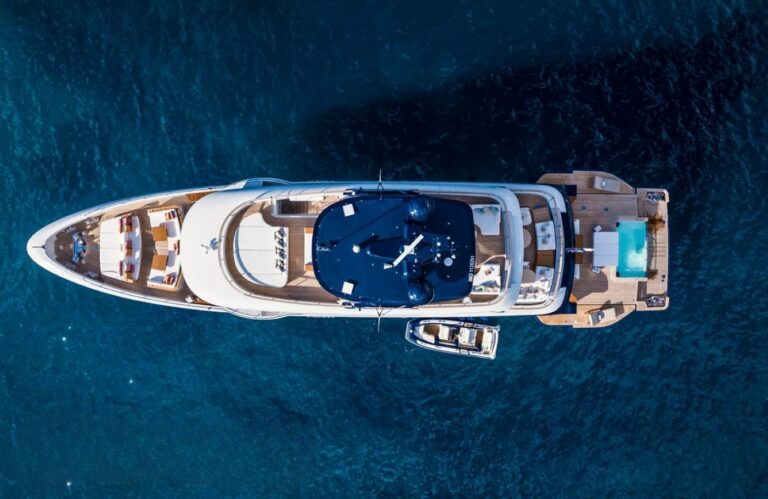 Superyacht LIV LOVE