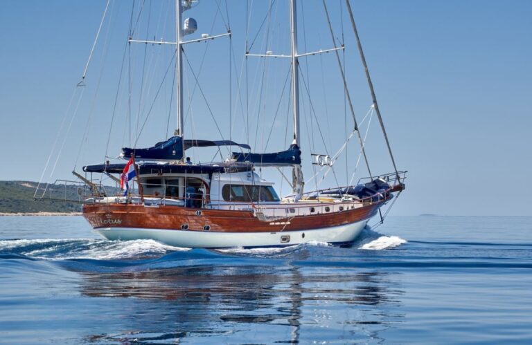 Superyacht LOTUS