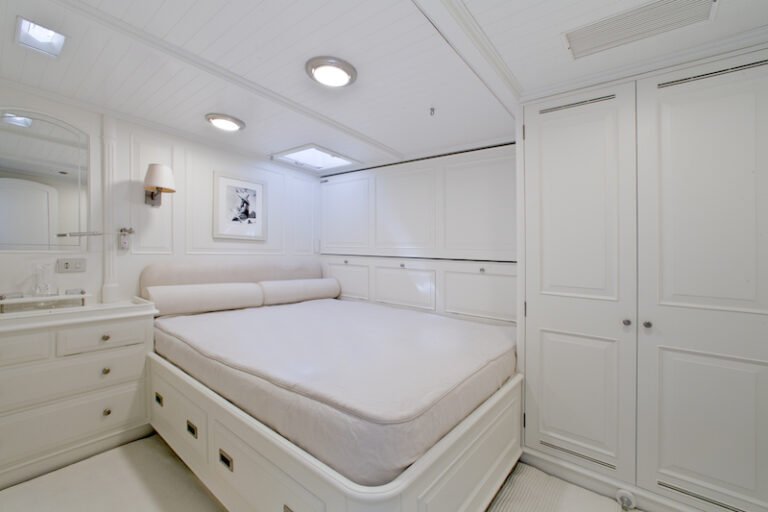 Superyacht MARY CHA III